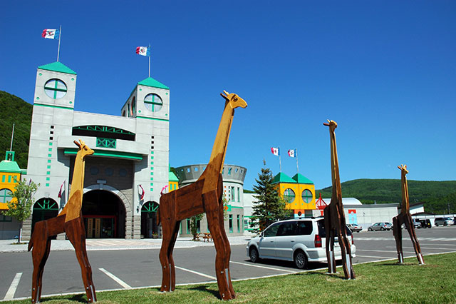 Toy World Museum of the tree “Chacha World” (Hokkaido)