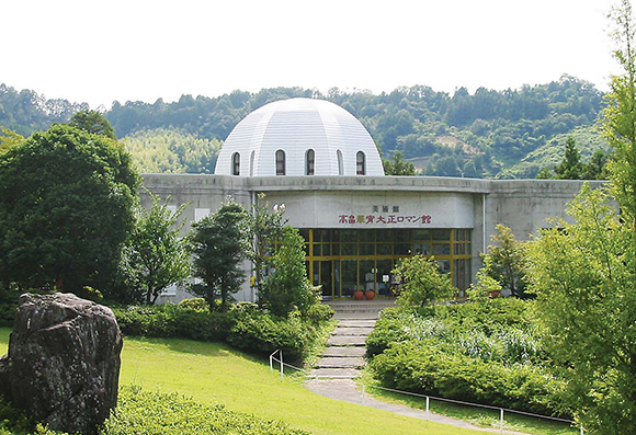 KASHO TAKABATAKE TAISHO ROMAN MUSEUM (Ehime)